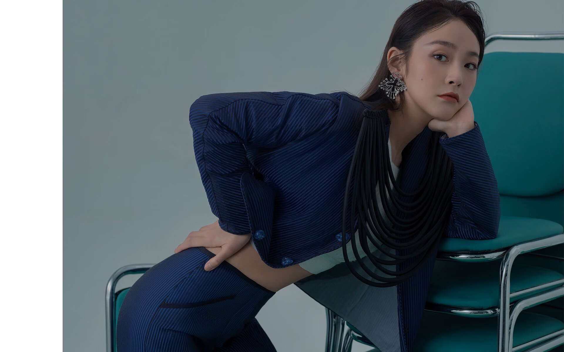 哥伦比亚女足在巴黎奥运会比赛中以1-0战胜法国，哥伦比亚足球美女