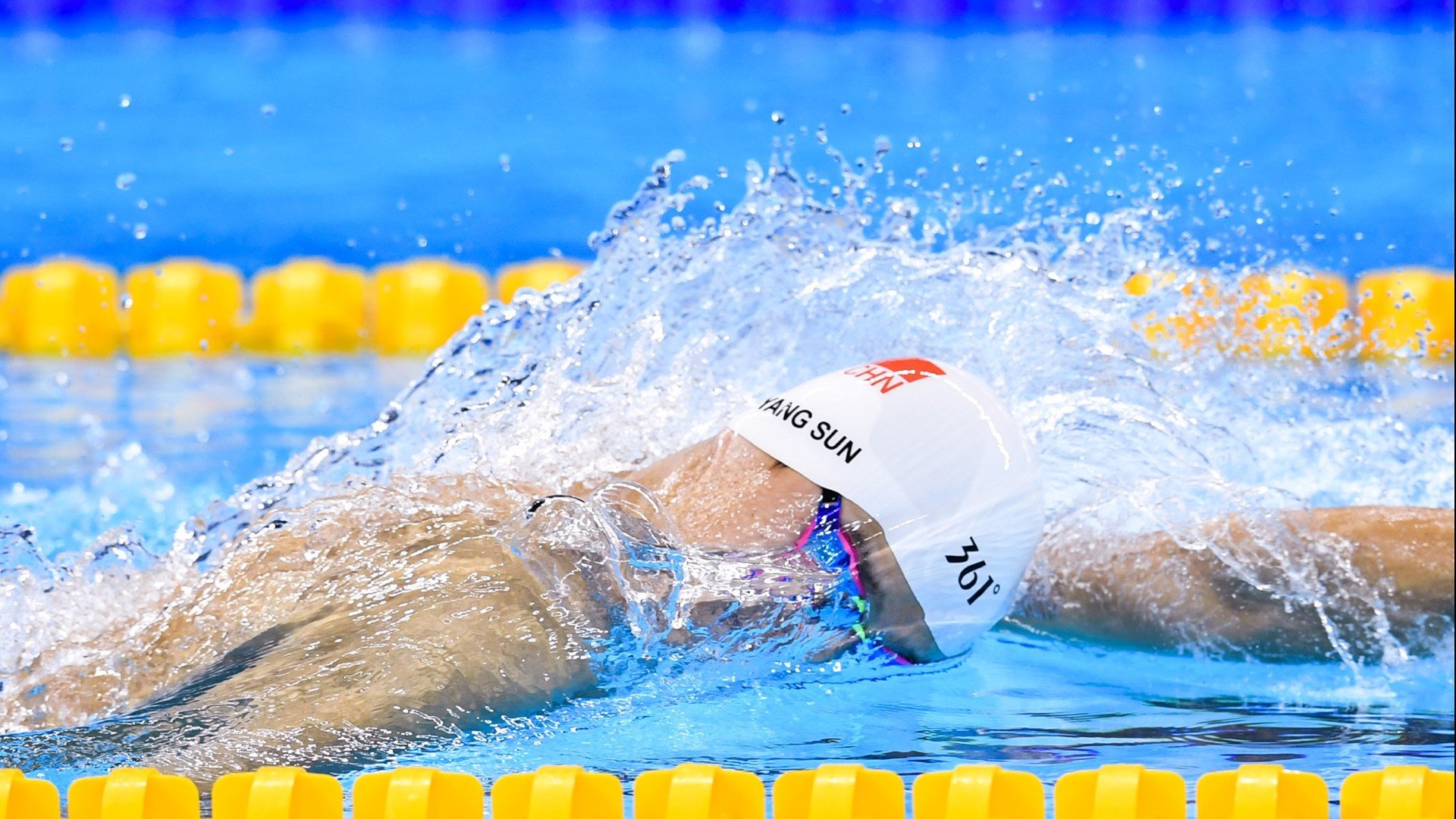 吉尔吉斯斯坦女篮在欧洲预赛中奋战，奋力追逐