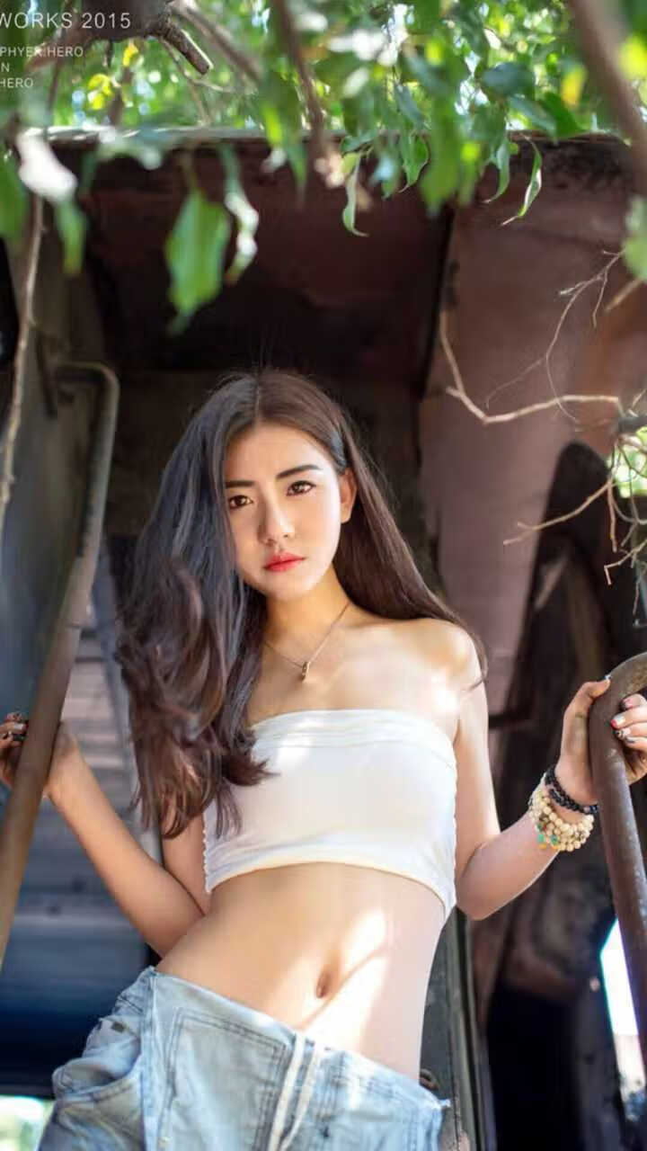 历史性时刻：首次在湿滑赛道中夺冠