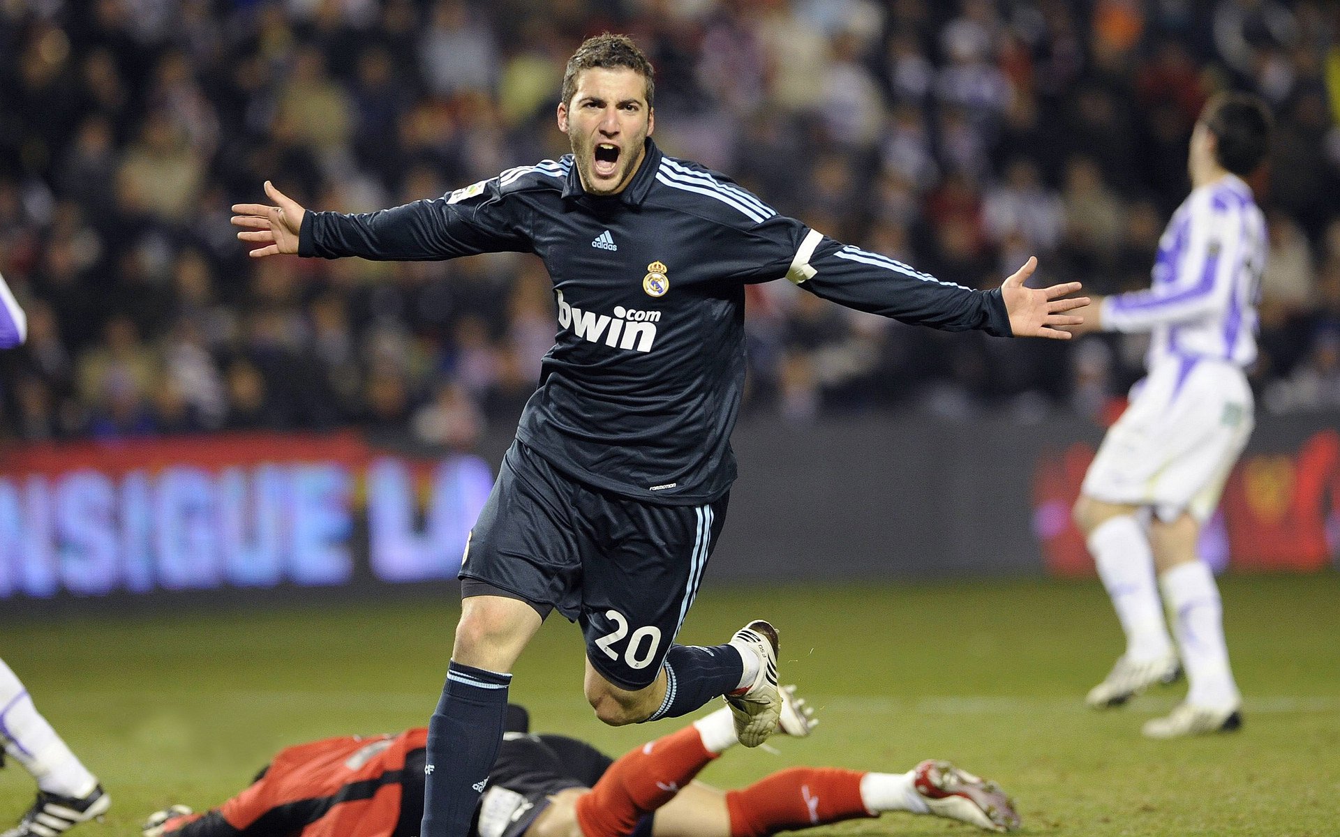 法甲荣耀战：硬战激烈，战术层层变幻，法国荣耀